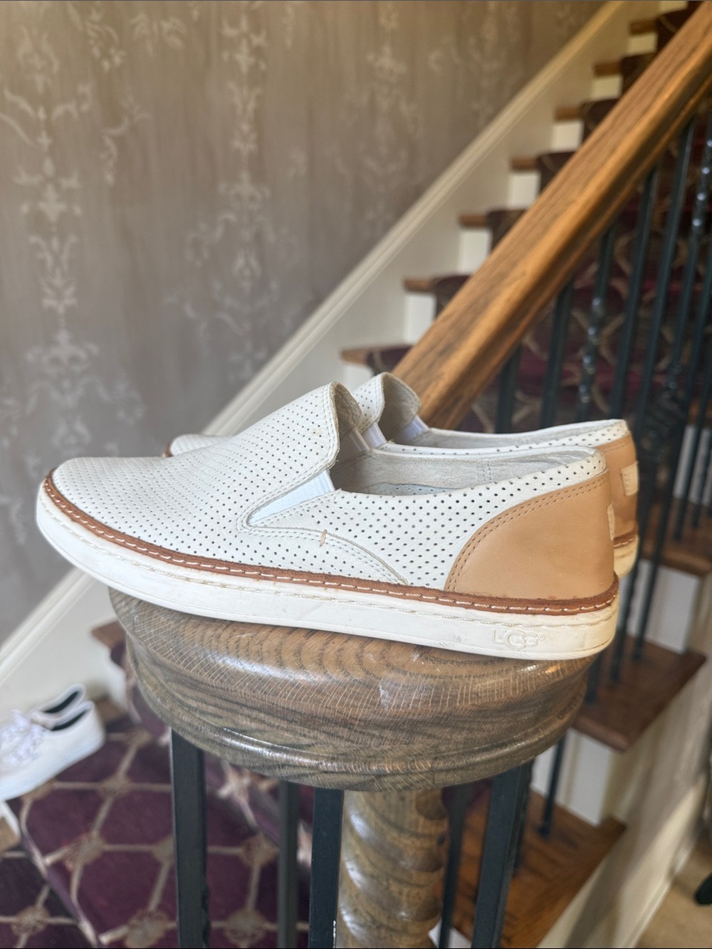 UGG ADLEY PERF WHITE slip on sneaker women’s size 8 preowned good condition - Picture 5 of 14